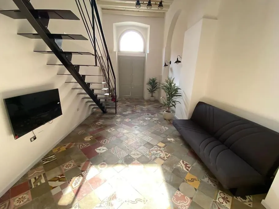 Casa Flora, A Panoramic Flat With Free Car Parking contacts